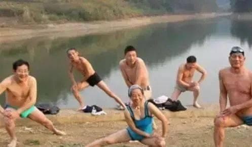 老年人如何安全游泳？
