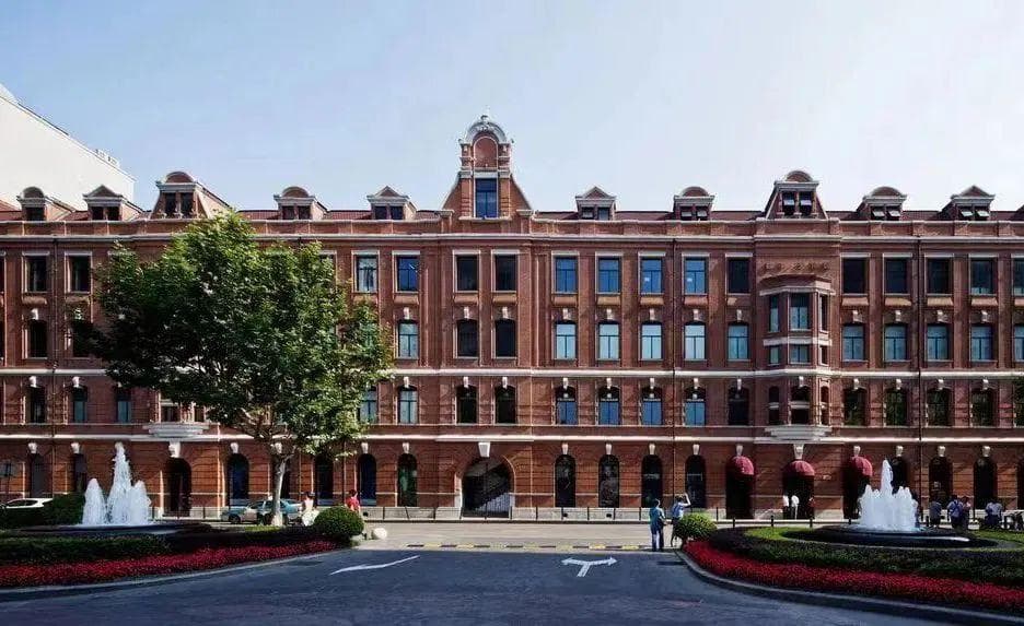 上海近代历史建筑中老虎窗的形式与构成