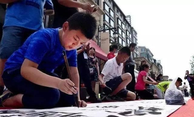 教育部：书法课本列为国家教材，写字成绩纳入中高考！
