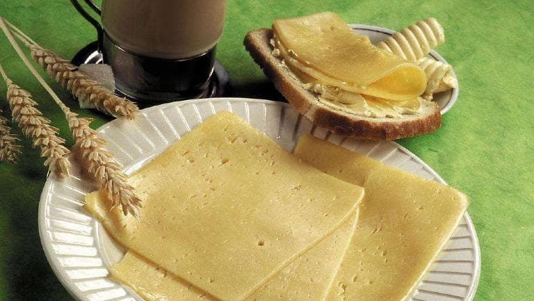 过期芝士即使冷冻也不可食用，这些风险不容忽视