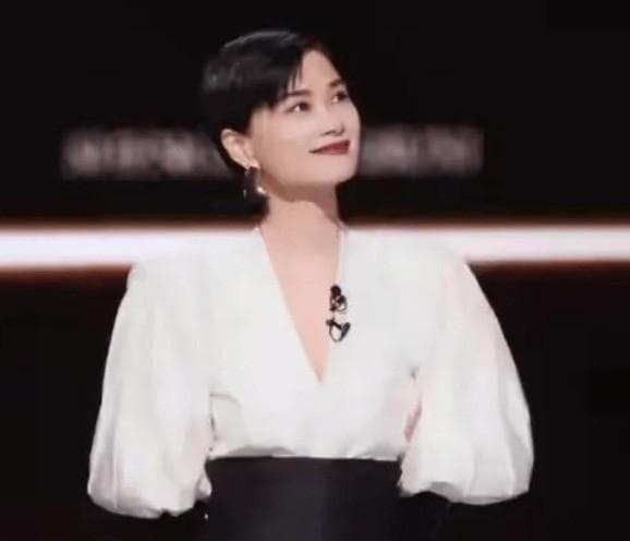 为何每年江苏卫视跨年李宇春都压轴演出，她有什么魅力？