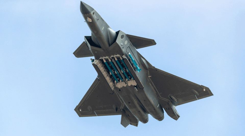 美国空军2.7亿美元升级F-22：首次加装光电系统应对中国威胁
