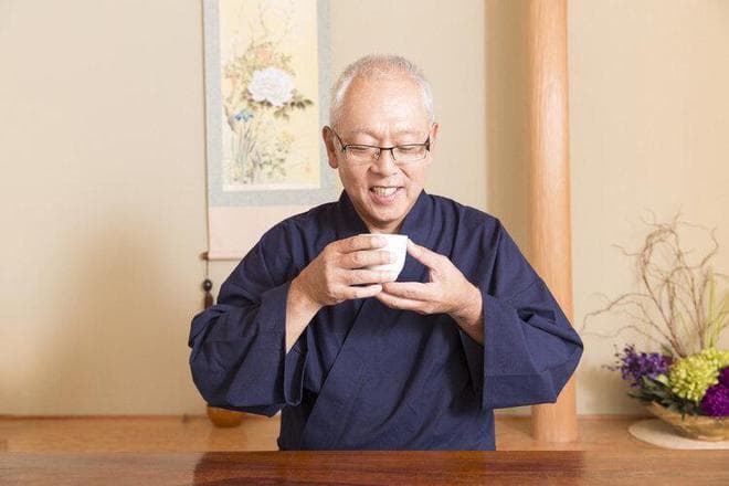 每天喝二两酒和滴酒不沾，谁更长寿？调查978万人终于得出答案