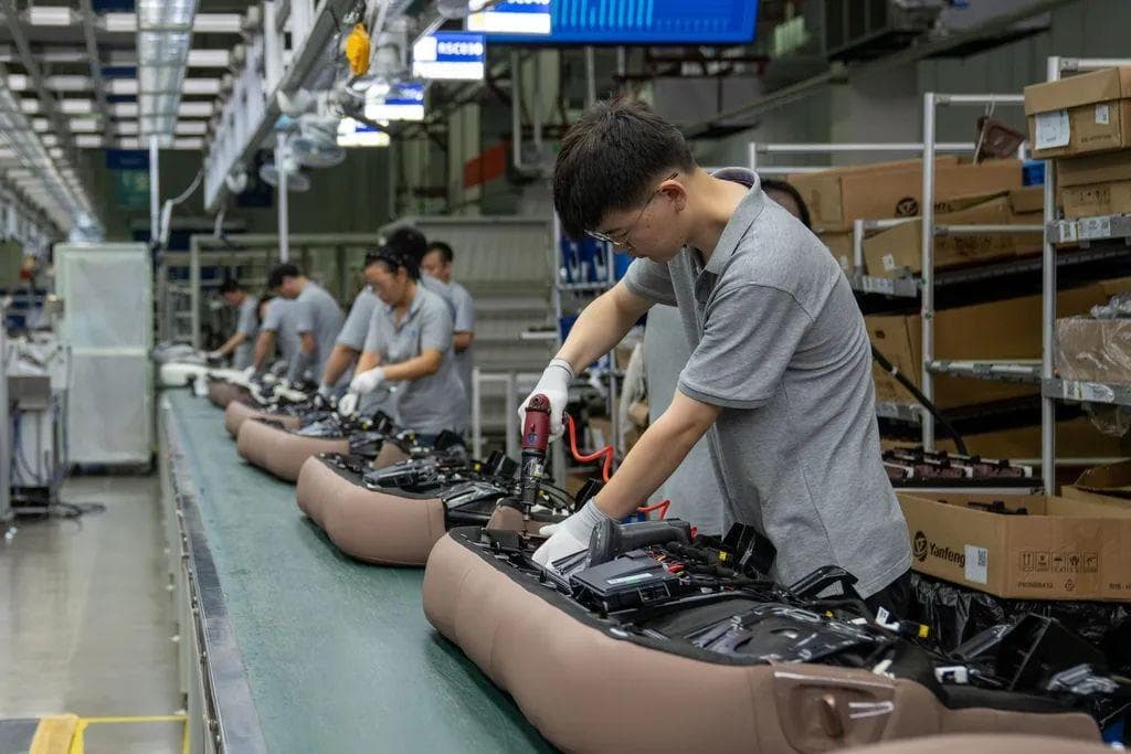 缺钱本科生，扎堆工厂流水线