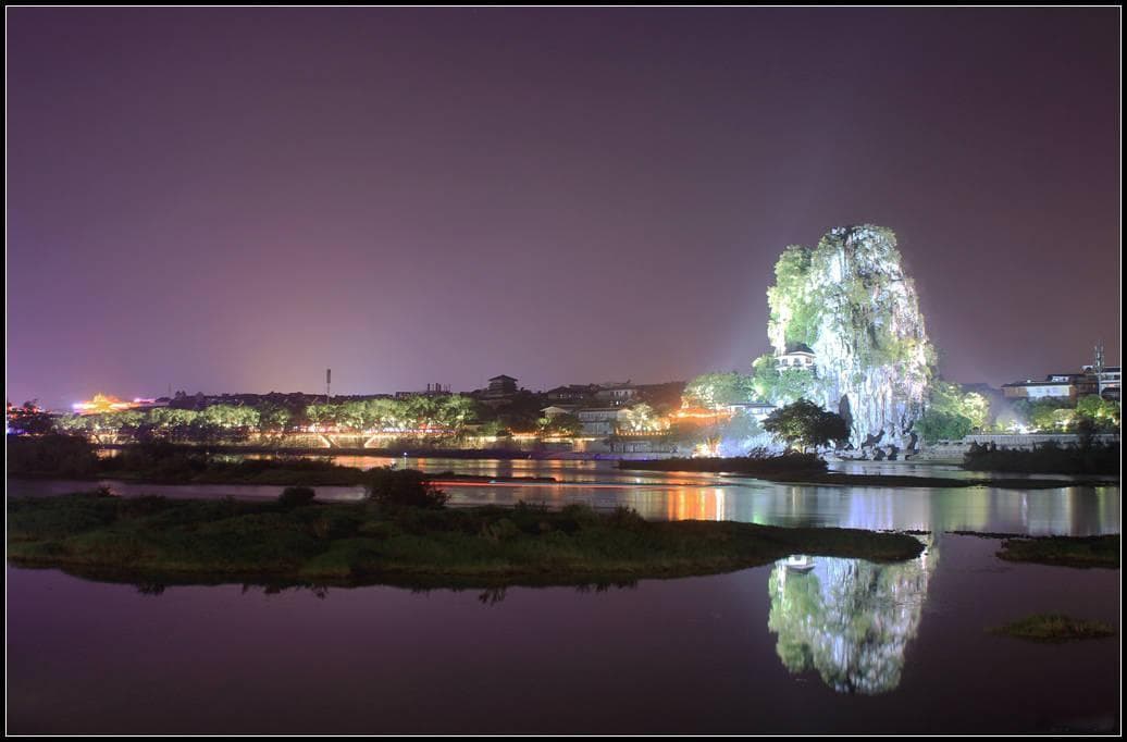 夜游漓江体验全攻略，象鼻山夜景与灯光秀为你呈现不一样的桂林之美