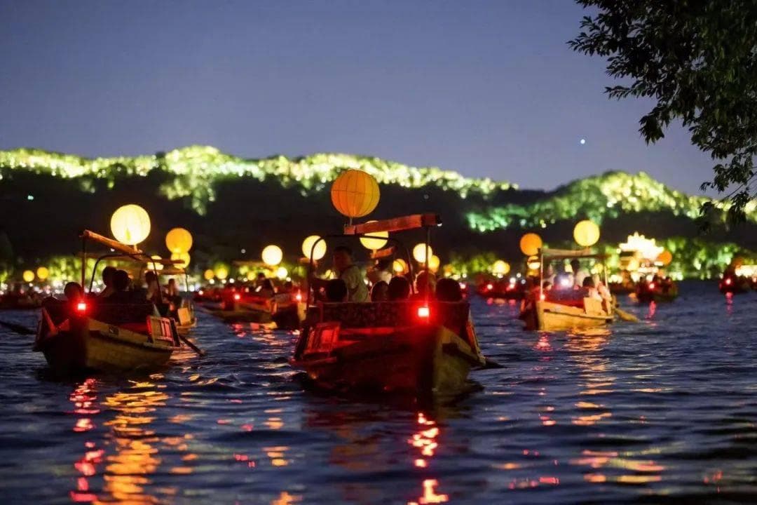 中秋夜西湖再现"33个月亮"，今年的"浪漫"有哪些升级？