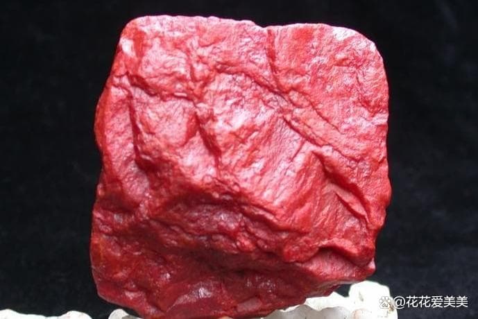 朱砂和辰砂的区别是什么？揭秘红色矿物界的“双胞胎”有何不同？
