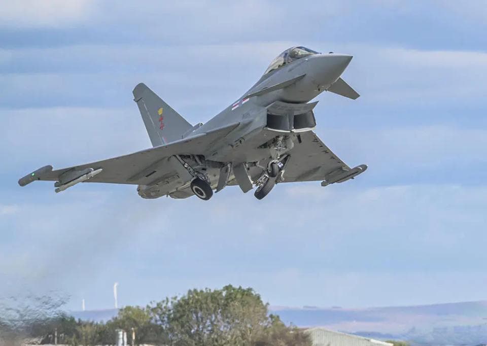 ECRS Mk2机载雷达首次试飞 将增强英国皇家空军“台风”战机实力