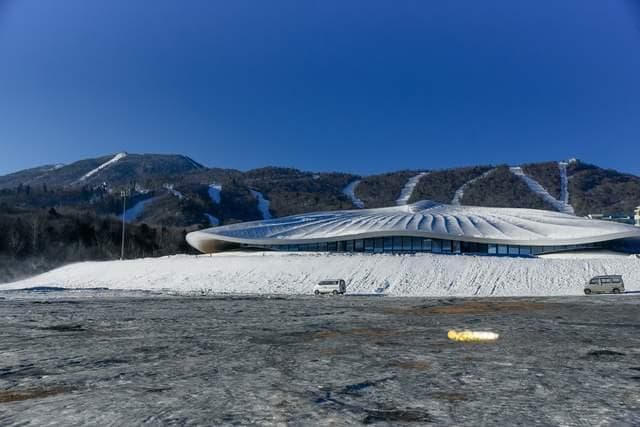 东北“雪都”亚布力：从1974年老场到2025年亚冬会赛场
