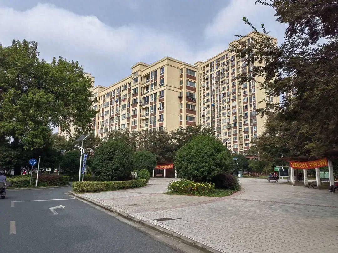 物业管理费按建筑面积收费是否合理？物业公司是否应该盈利？