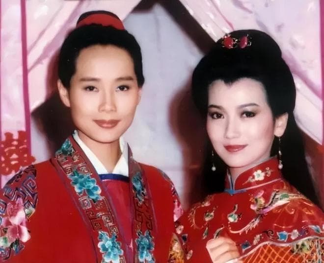 “白素贞”与“许仙”重聚：赵雅芝叶童再续32年情谊