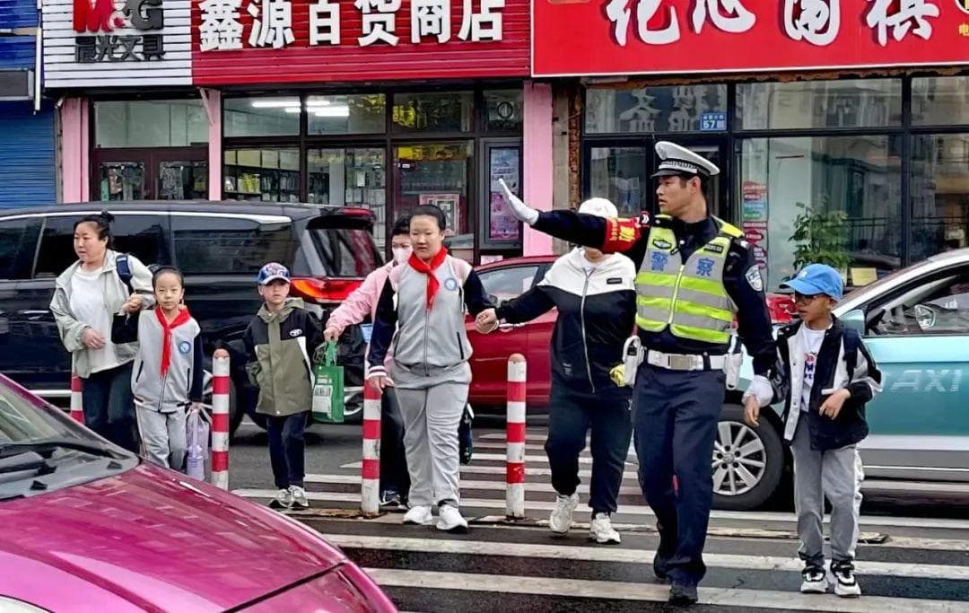 齐齐哈尔推进平安校园建设筑牢“三道防线” 让学生更安心 让家长更放心