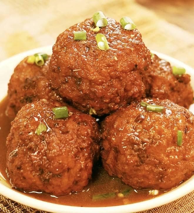 红烧狮子头：经典中华美食的制作教程