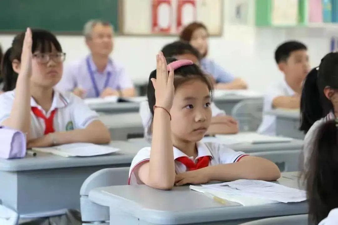 中小学学校主要出入口及周边道路交通组织优化与设计