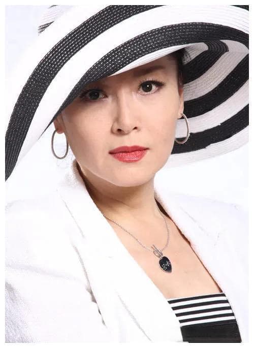 被骗婚、女儿出柜：恬妞用爱与包容书写坚韧人生