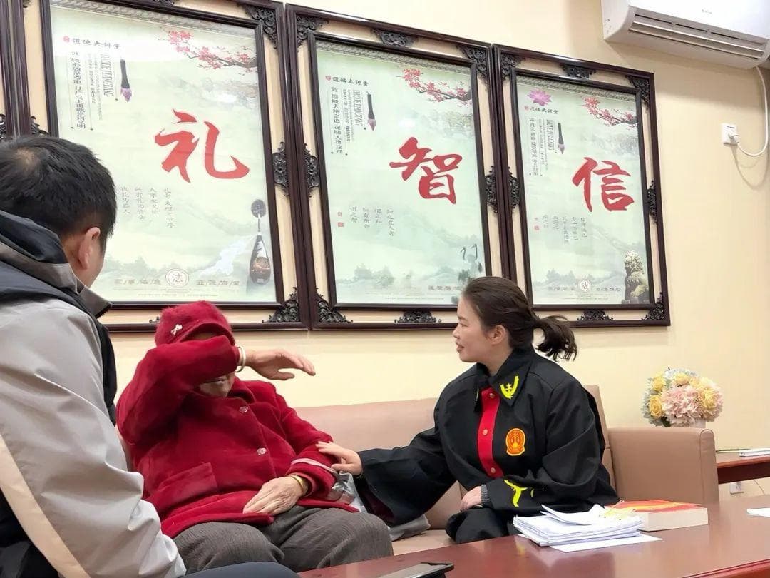 “妈，回家！” ——破解赡养“难题” 弥合亲情裂痕