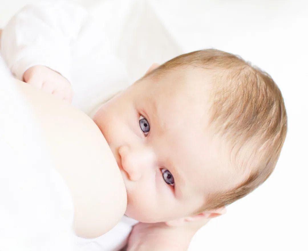 母乳什么时候就没营养了？该断奶了