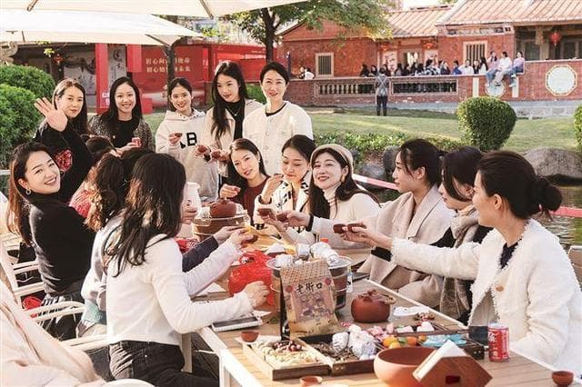 厦门“暖经济”升温：围炉煮茶受追捧，取暖设备销量翻番