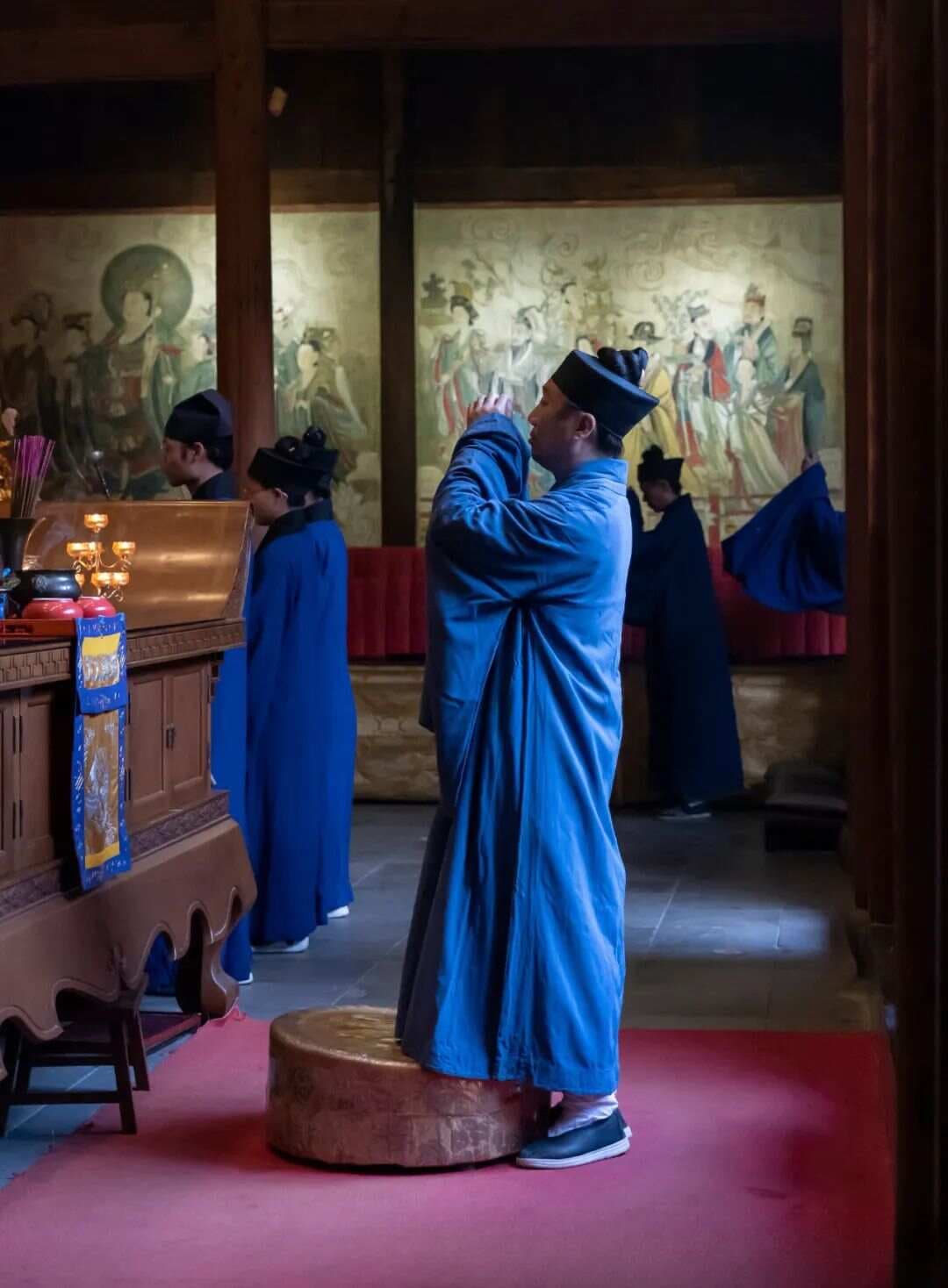 道教敬神仪式详解：从神像塑造到敬香礼