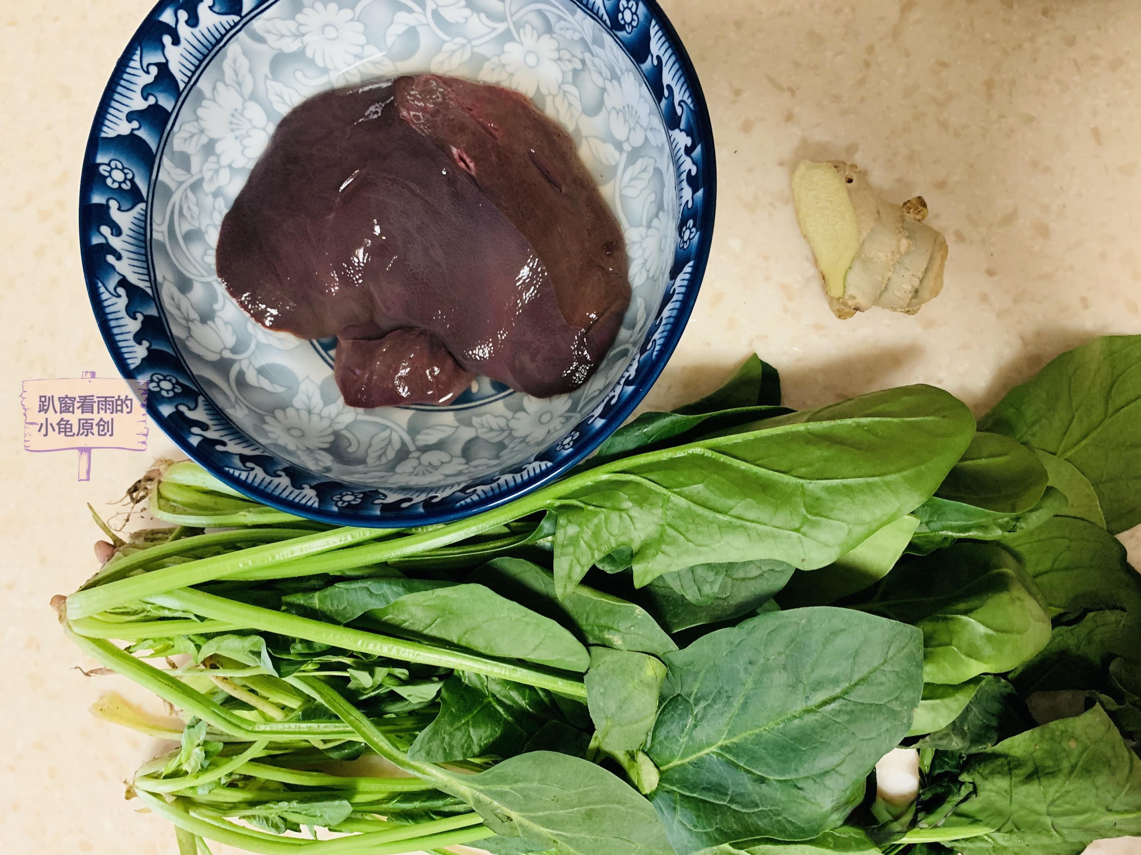 菠菜猪肝汤的家常做法（教你猪肝去腥的几个小窍门）