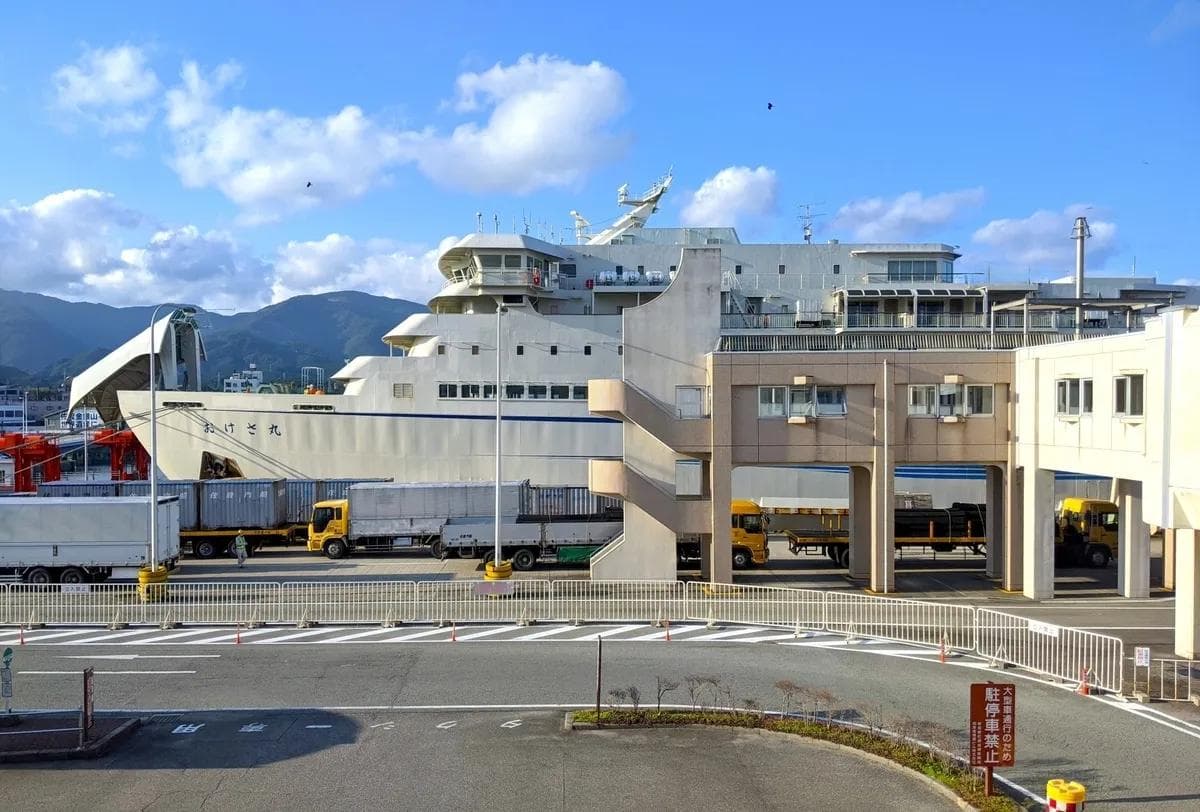 汽车渡轮越佐丸：新潟至佐渡岛航线设施全攻略及舒适航行体验指南