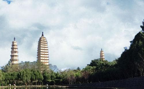 大理崇圣寺三塔：千年古刹的文化瑰宝