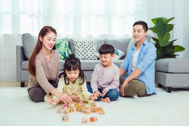 二胎家庭孩子争宠时如何应对？这几招很实用，父母不妨试试