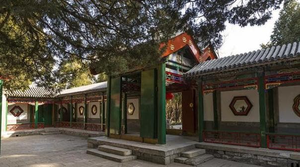 抄手游廊：中国传统建筑中的独特走廊形式