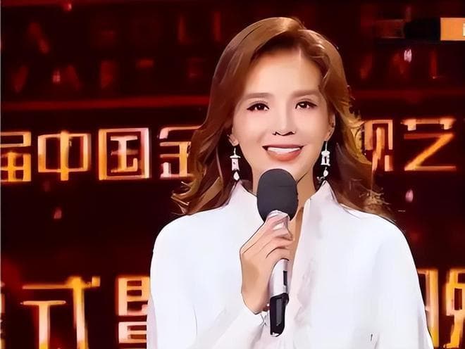 "央视一姐"朱迅的落寞，是整个主持界的悲哀，令人惋惜不已