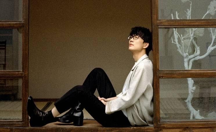许嵩：以词曲触动心灵的音乐创作者