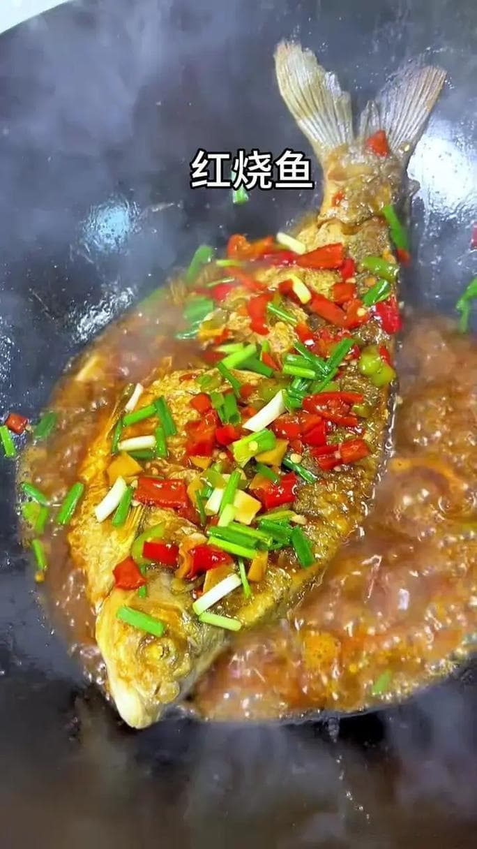 红烧鱼：浓油赤酱中的鲜香韵味