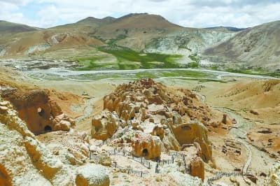 穹窿银城：西藏阿里腹地惊现象雄王朝古城遗址