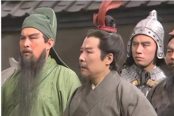 刘备进位汉中王的奏表中，诸葛亮仅排名第五，前四位大臣都是谁？