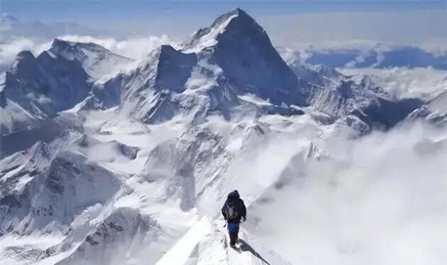 珠穆朗玛峰：地球的第三极与云端之旅