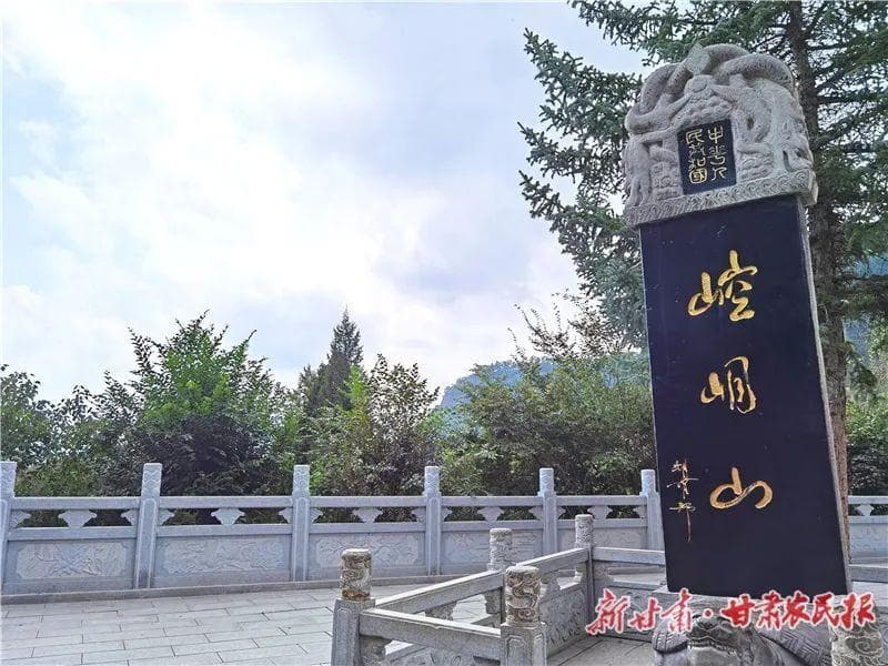 秋日盛景藏不住！崆峒山承包你的秋色如许