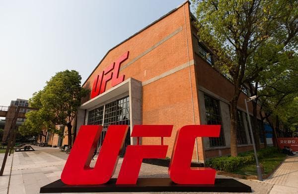 张伟丽的42秒与UFC逐梦：百二秦关终属楚