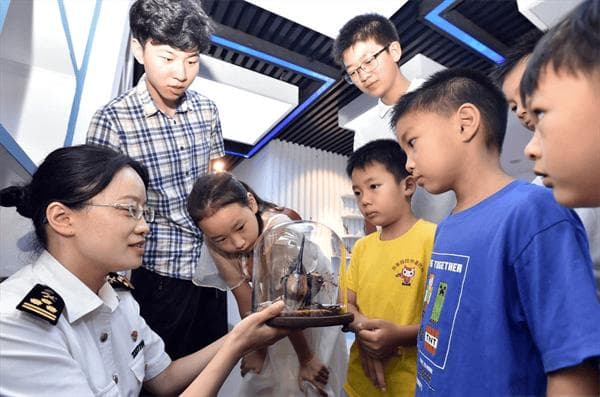 扬州邗江：争做国门小卫士 少年普法海关行