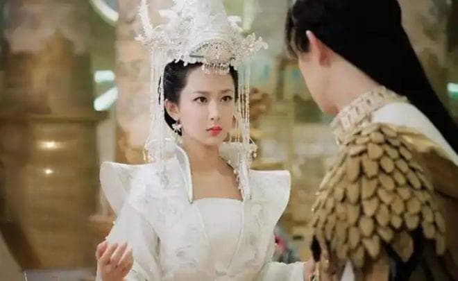 杨紫：从童星到实力派，用坚韧精神克服外貌质疑