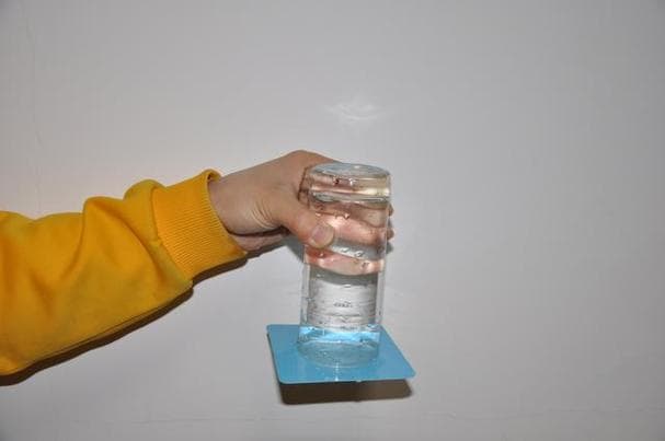 纸片为什么能托住水？揭秘纸片托水实验的科学原理