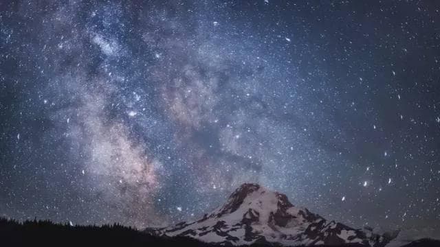 “汉”的本义是银河，汉族是银河族，我们的征途是星辰大海
