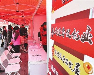 学历造假“光鲜”一时 诚信丧失将自食其果