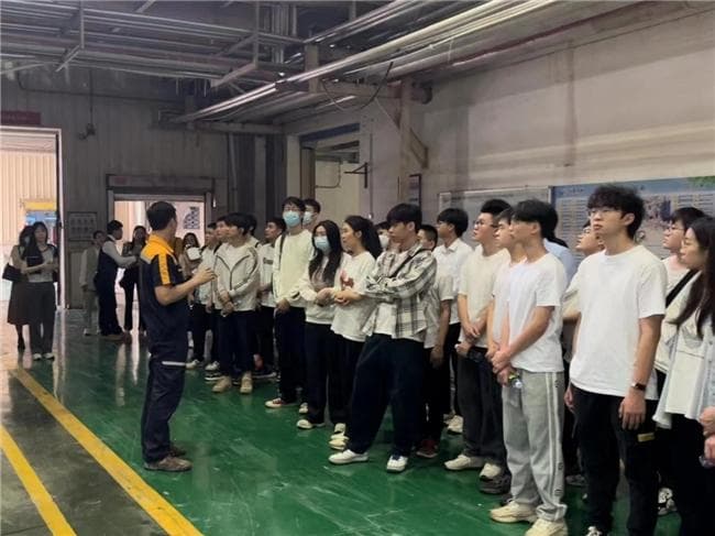 创新“党建+”模式，点燃就业新引擎