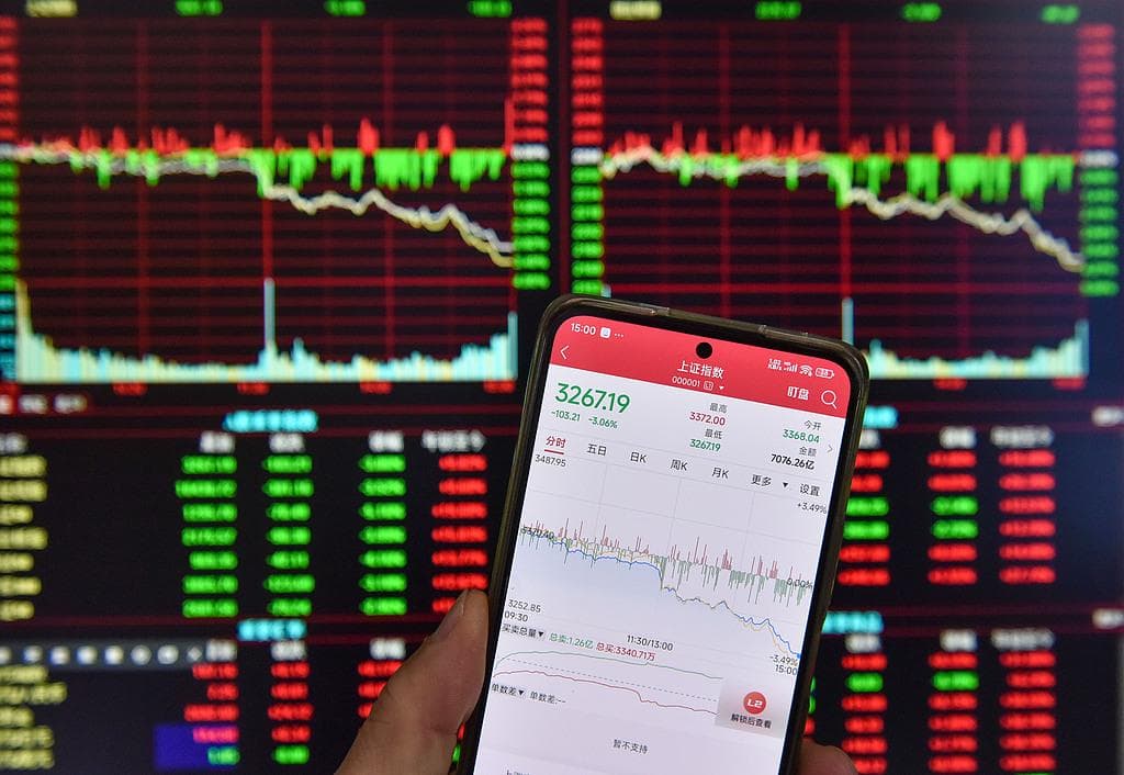 A股大幅调整，沪深300ETF逆市加仓释放企稳信号