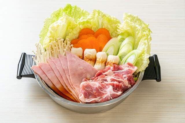 寿喜烧：日本传统火锅的两种风味