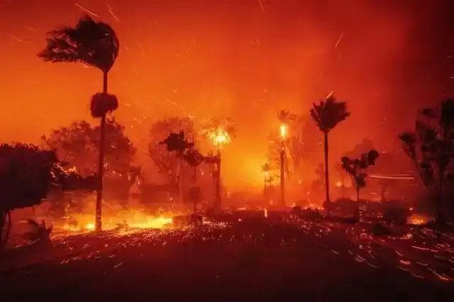 美国突遭晴天霹雳，更大的危险即将到来！民众越发崩溃，局势严峻