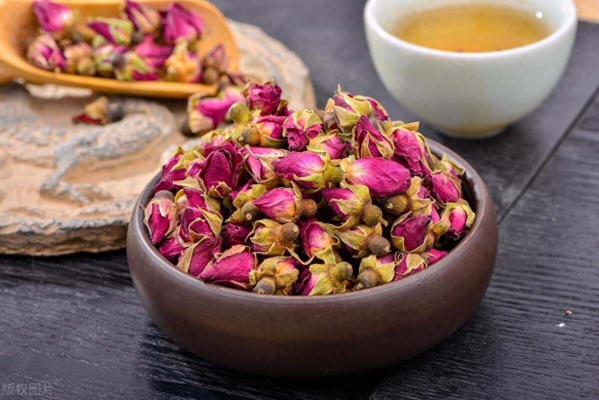 玫瑰花泡水，喝对才养肝！3种黄金搭配，护肝一步到位
