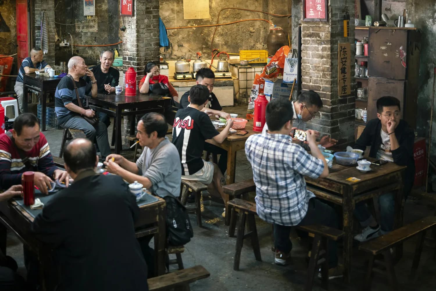 成都老茶馆：盖碗茶里的悠闲生活