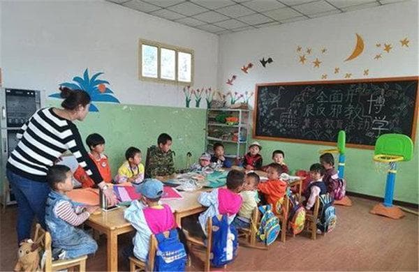 幼儿大班识字游戏活动教案《识字游戏》