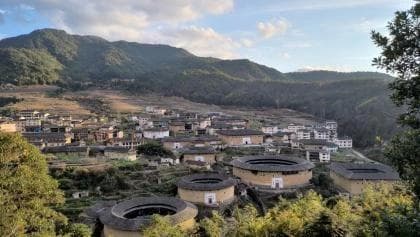 览天地方圆神话，品客家文化古韵