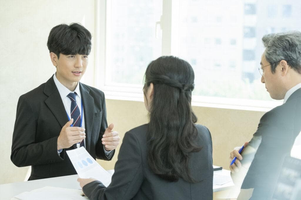 大学面试攻略：自我介绍范例、面试问题、面试服装全解析，决胜第一印象！